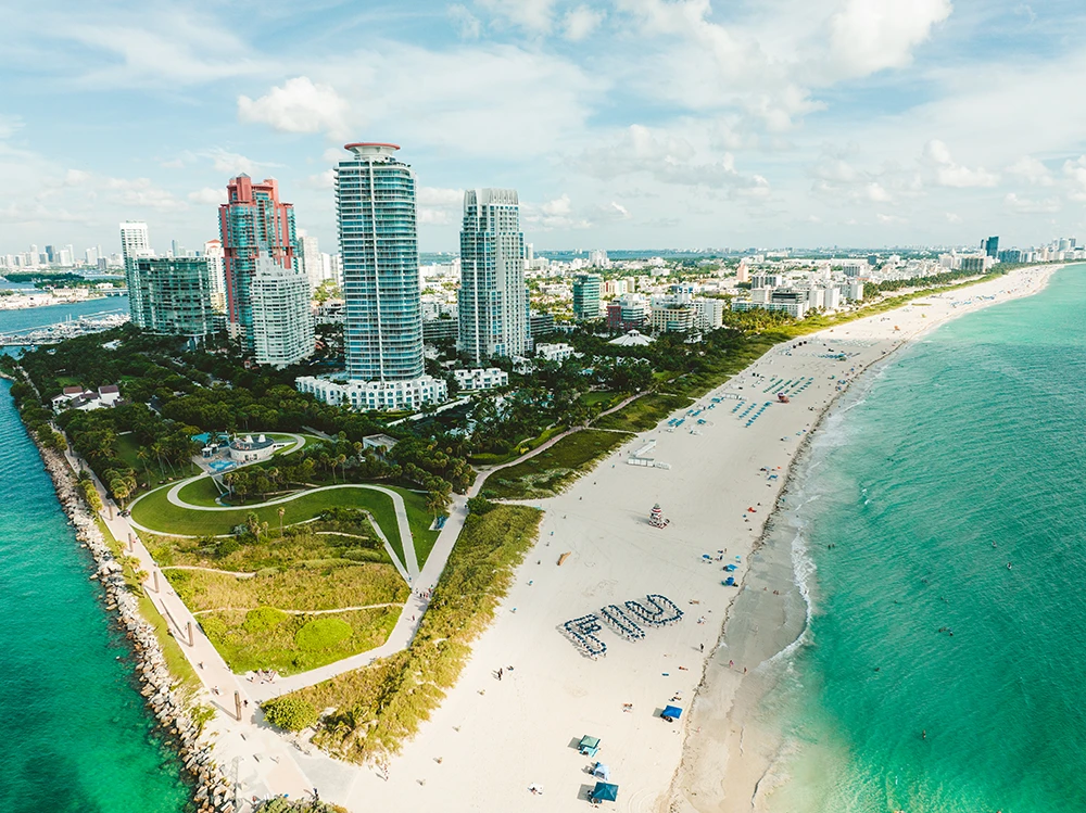 Crowd forms the letters FIU on Miami beach